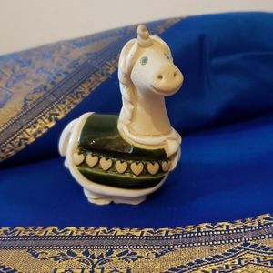 Little Sweet-faced Unicorn w Heart-Shaped Design